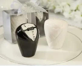Ceramic Bride And Groom Salt & Pepper Shakers Wedding Favor (Set of 2) (051005574)