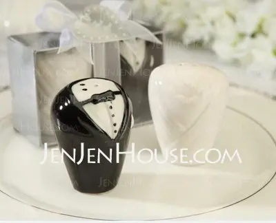 Ceramic Bride And Groom Salt & Pepper Shakers Wedding Favor (Set of 2) (051005574)