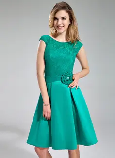 A-Line/Princess Scoop Neck Knee-Length Satin Lace Bridesmaid Dress With Beading Flower(s) (007019644)