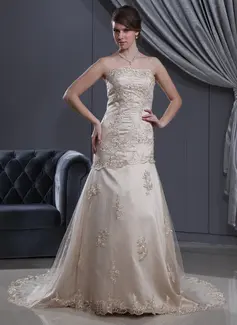 A-Line/Princess Strapless Court Train Satin Tulle Wedding Dress With Lace Beadwork (002012190)