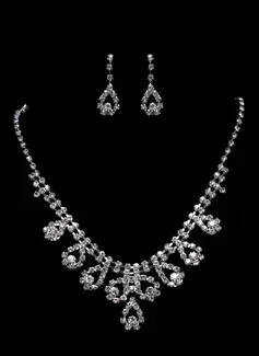 Luxurious Alloy Jewelry Set Including Necklace And Earrings (011015982)