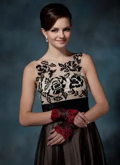 Embroidery Lace Wrist Gloves (014020533)