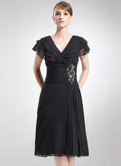 A-Line/Princess V-neck Knee-Length Chiffon Mother of the Bride Dress With Ruffle Beading (008006041)