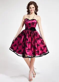 A-Line/Princess Sweetheart Knee-Length Tulle Charmeuse Homecoming Dress With Lace Flower(s) (022019675)