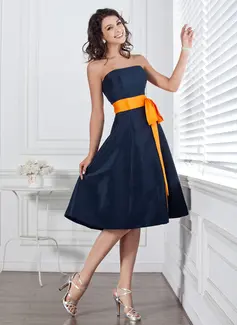 A-Line/Princess Strapless Knee-Length Taffeta Bridesmaid Dress With Sash (007004106)
