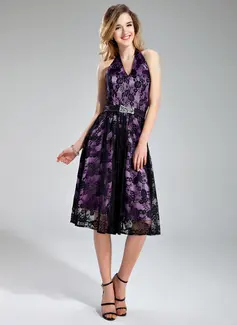 Vestidos princesa/ Formato A Frente única Na altura do joelho Charmeuse Renda Vestidos de madrinha com Bordado Lantejoulas (007019640)