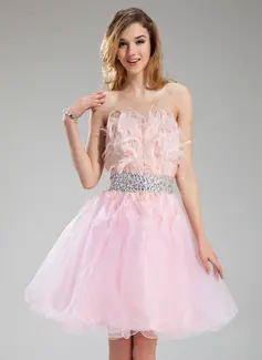 A-Line/Princess Strapless Knee-Length Tulle Homecoming Dress With Beading Feather (022018847)