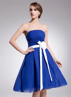 A-Line/Princess Strapless Knee-Length Chiffon Homecoming Dress With Ruffle Sash Flower(s) (022014521)