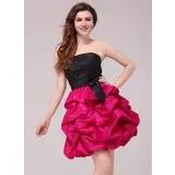 A-Line/Princess Strapless Short/Mini Taffeta Homecoming Dress With Ruffle (022020797)