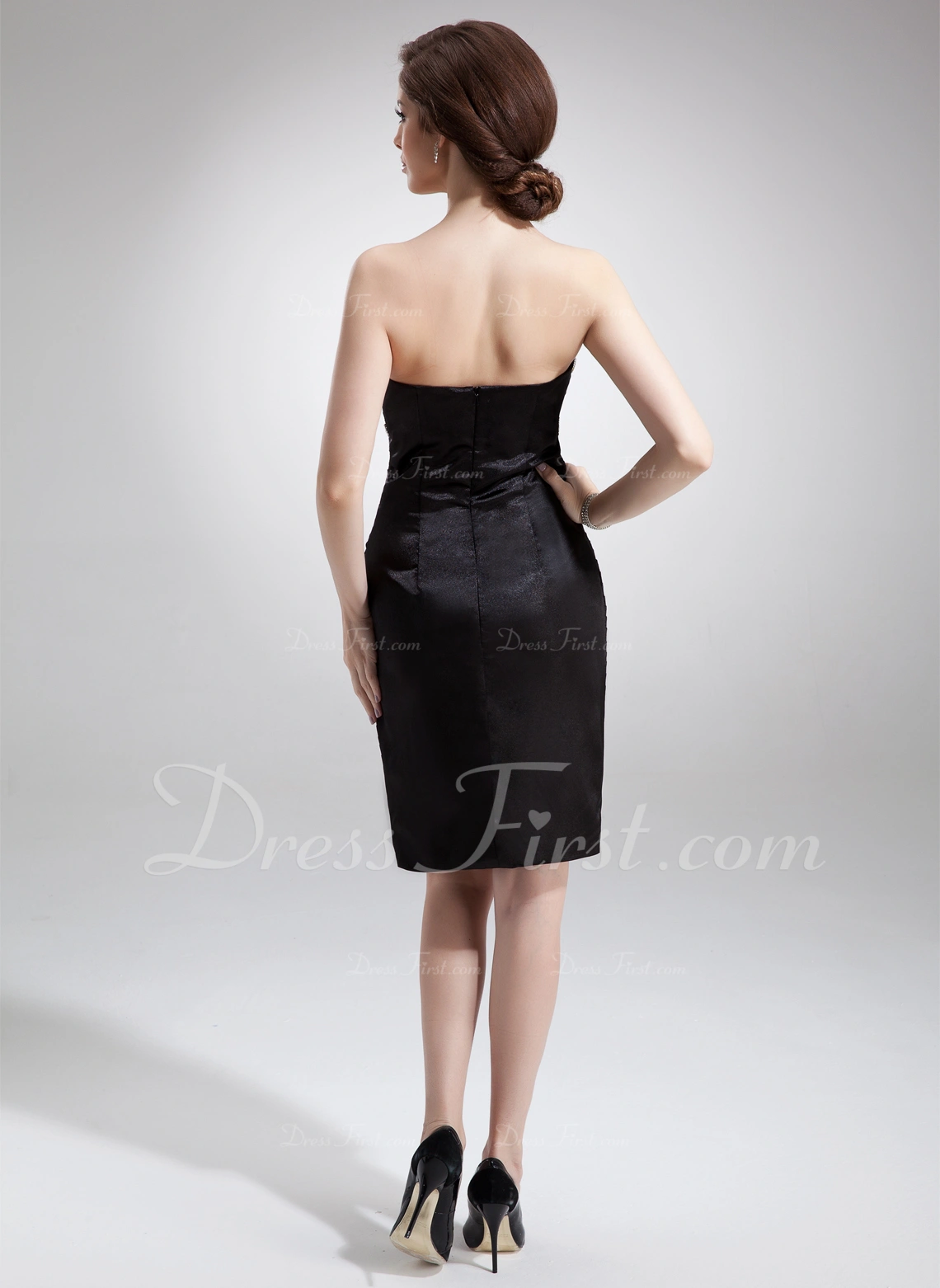 Sheath/Column Strapless KneeLength Charmeuse Cocktail Dress With