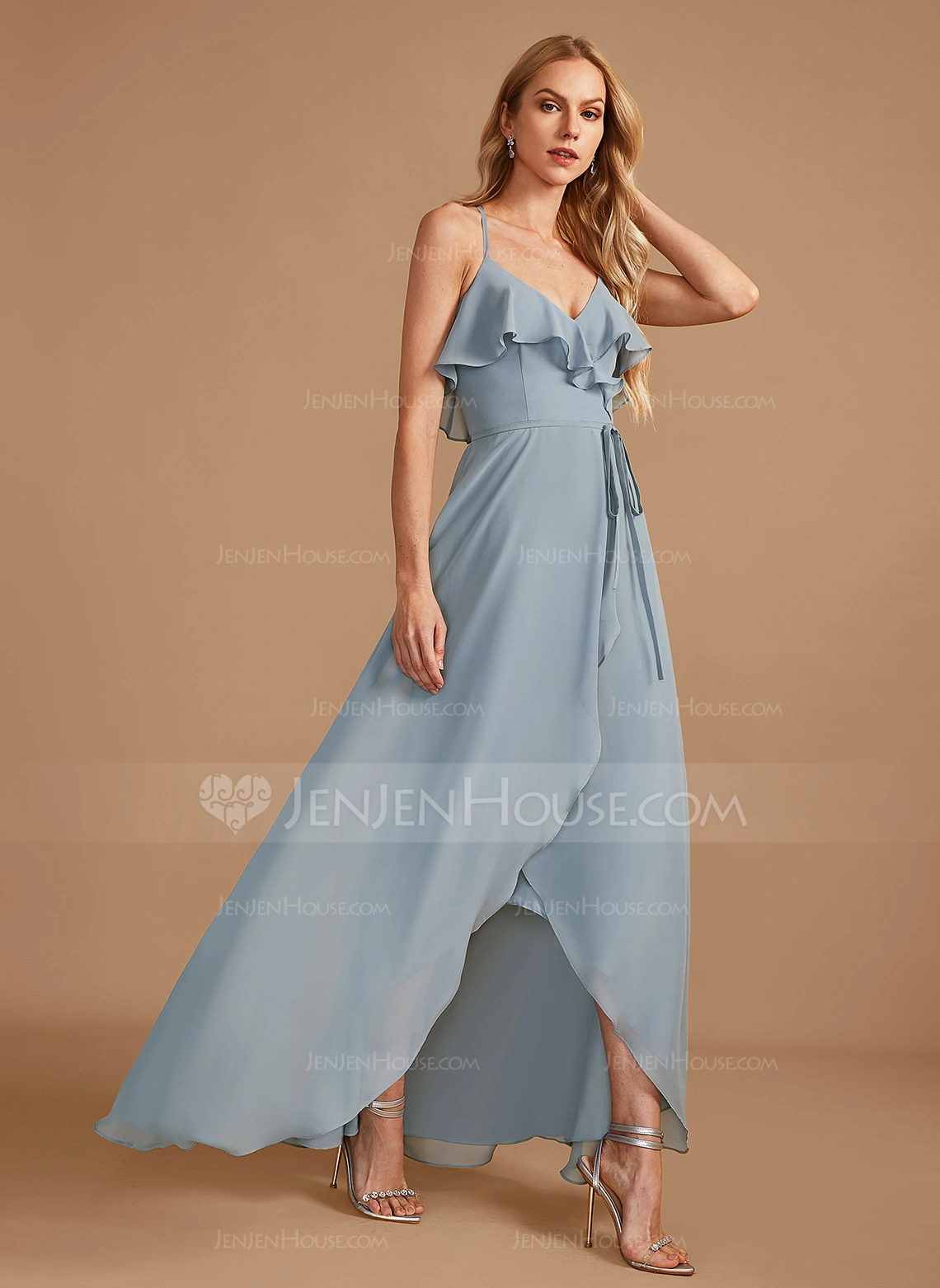 A-formet V-hals Asymmetrisk Chiffong Brudepikekjole med Frynse 