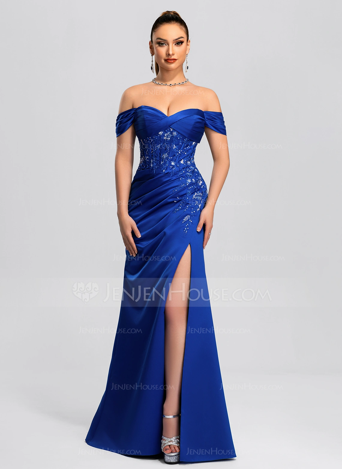 Skede Off-shoulder Gulvlængde Satin Balkjole med Plisseret pailletter Applikationer Lace 