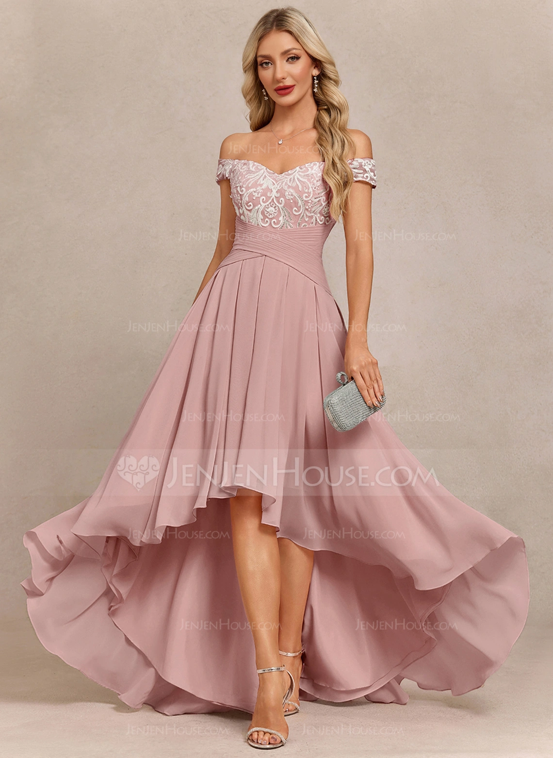 Robe maxi à épaules dénudées bustier avec plis en mousseline