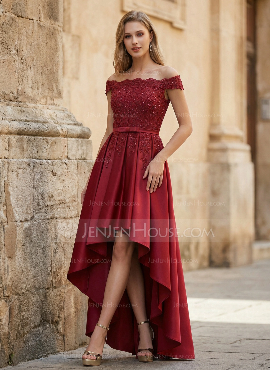 Jurk van satijn met off-the-shoulder pailletten