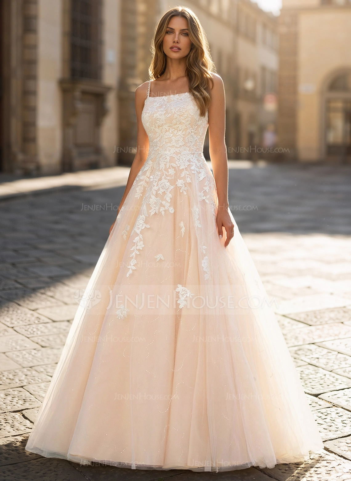 Jurk van tule met vierkant spaghetti pailletten