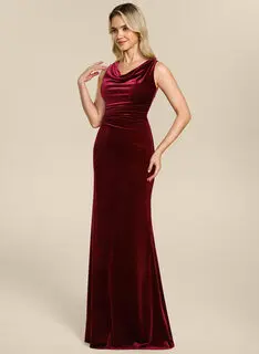 Robe sirène à col bénitier avec plis en velours