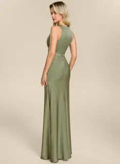 Robe sirène à col bénitier avec plis en satin peu brillant