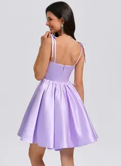 Ball-Gown/Princess Square Short Satin Homecoming Dress With Bow 