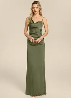Robe sirène à col bénitier avec fronces en satin mat