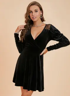 Frynse V-hals Lange ermer Elegant Sheath Fløyel Mini Motekjoler 