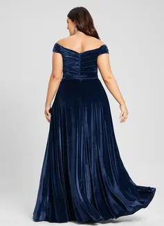 Jurk maximum van fluwelen met off-the-shoulder strapless plooirok