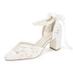 Vrouwen bruidsschoenen kant satijn blokhak puntteen bruiloft hakken bruidsschoenen parel ribbon tie elegant huwelijk schoenen 