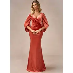 Kotelomekko v-kaula lattiaa hipova pituus sametti iltapuku jossa cape laskostettu (017219175)