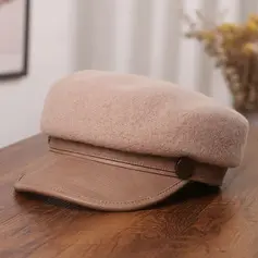 Mulher lã boina de vestido com para o outono/inverno