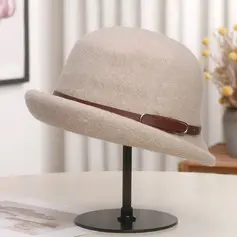 Mulher lã chapéu cloche com fivela para o outono/inverno