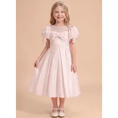 Robe trapèze avec nœud en satin