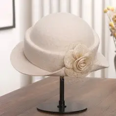 Mulher lã chapéu para vestir-se na igreja com flor de organza para o outono/inverno