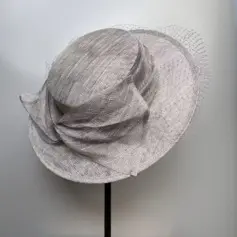 Damen Breites Krempe Schleife Schleier Sinamay Kentucky Derby Damentag Kirchenhüte 