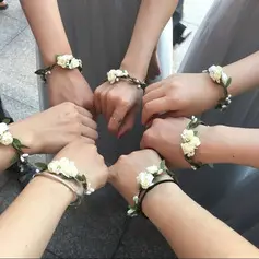 6 kpl keinotekoinen hääkukat silkki ruusut ranne kukkakimppu 