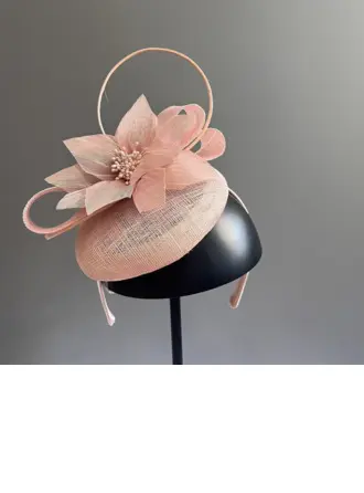 Mujer estilo clásico cuentas plumas flores sinamay el derby de kentucky fascinadores con diadema 