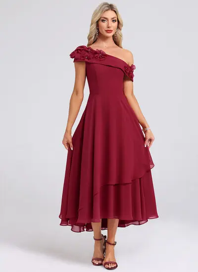 Robe midi à une épaule avec fleurs en 3d en mousseline