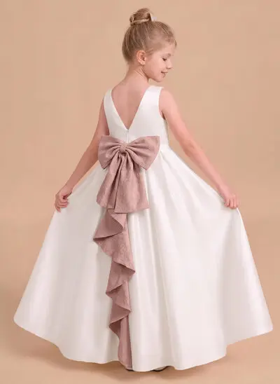 Vestido línea a desmontable con lazo de satén