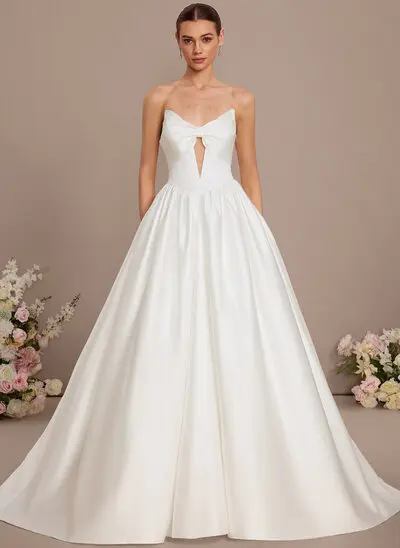 Robe trapèze à col cœur bustier en satin