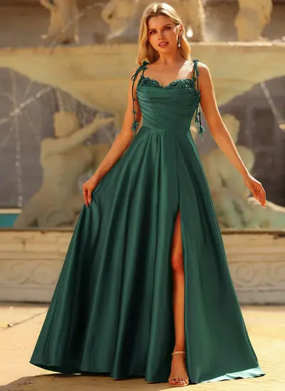 Vestido con escote corazón lentejuelas de satén