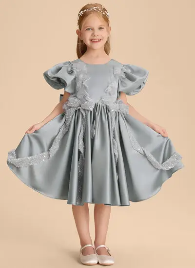 Robe trapèze avec nœud en satin