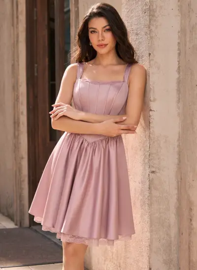 Kleid in A-Linie mit Ärmellos Korsett aus Satin