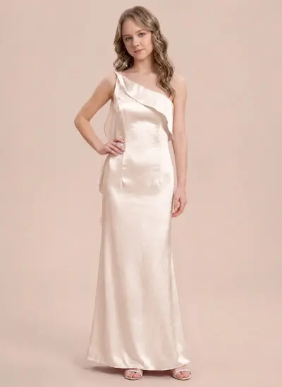 Vestido corte recto con escote monohombro volantes de satén elástico