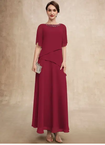 Corte em a pedraria chiffon vestido