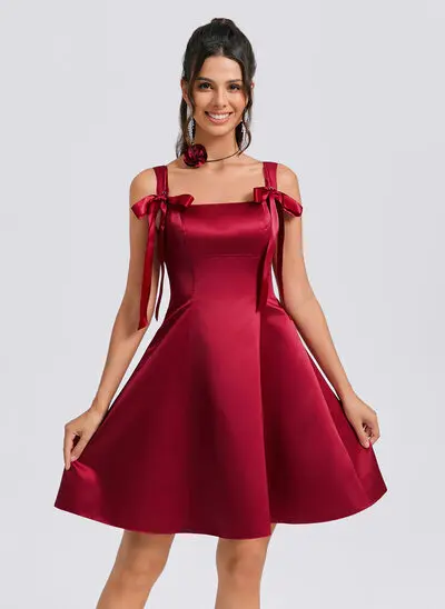 Vestido linha-a quadrada curto cetim vestido de formatura com arco 
