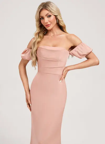 Robe de demoiselle d'honneur trapèze épaule dénudée longueur ras du sol satin mat 